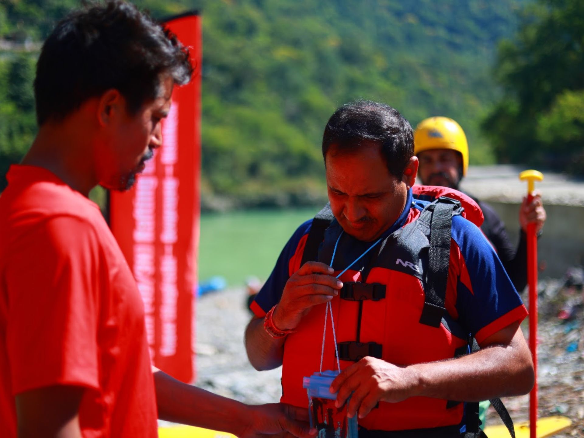 Globesome guide briefing rafters before the full-day Ganga rafting departure