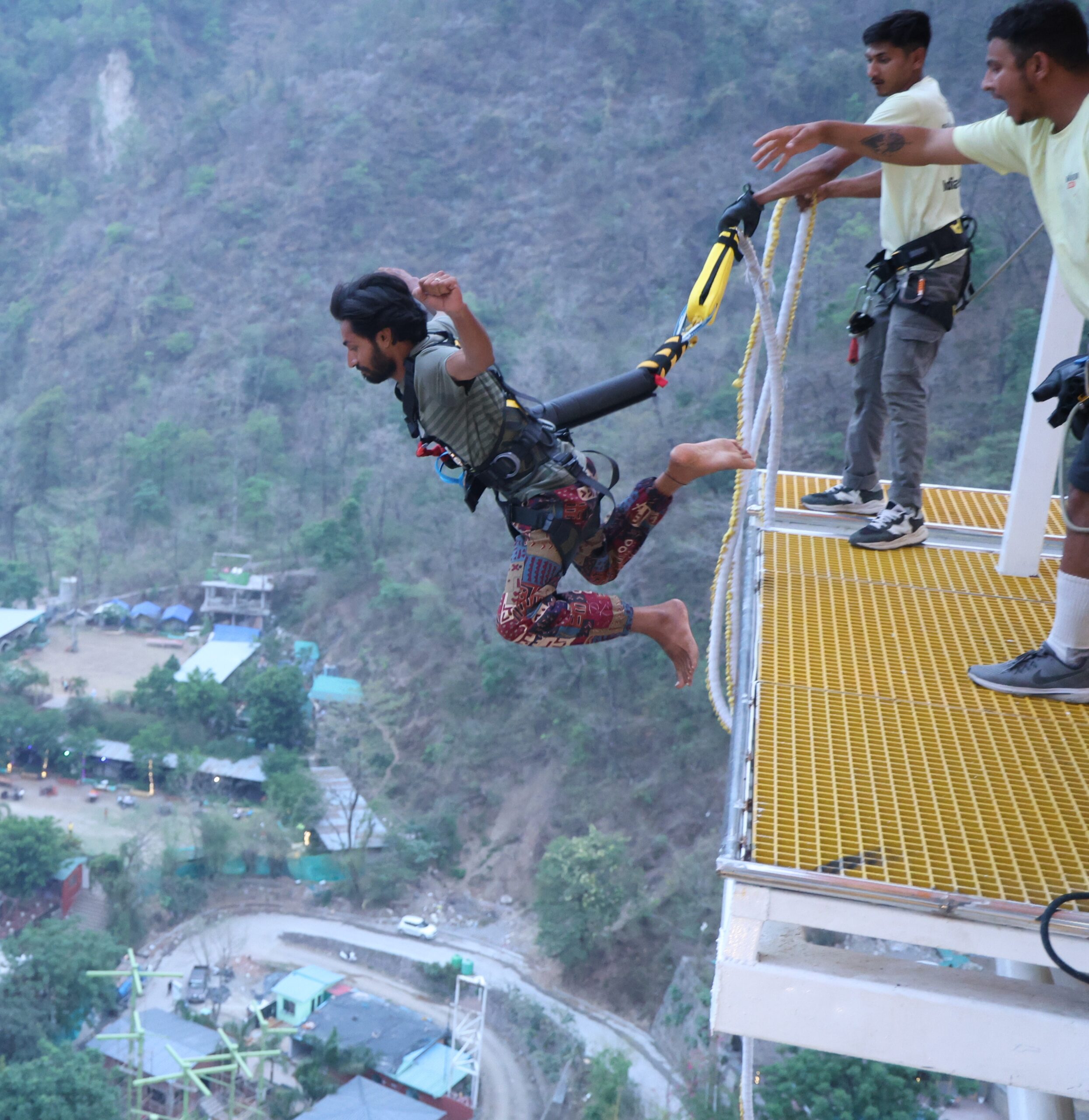 Freestyle Bungee Jumping (90m) in Jim Corbett